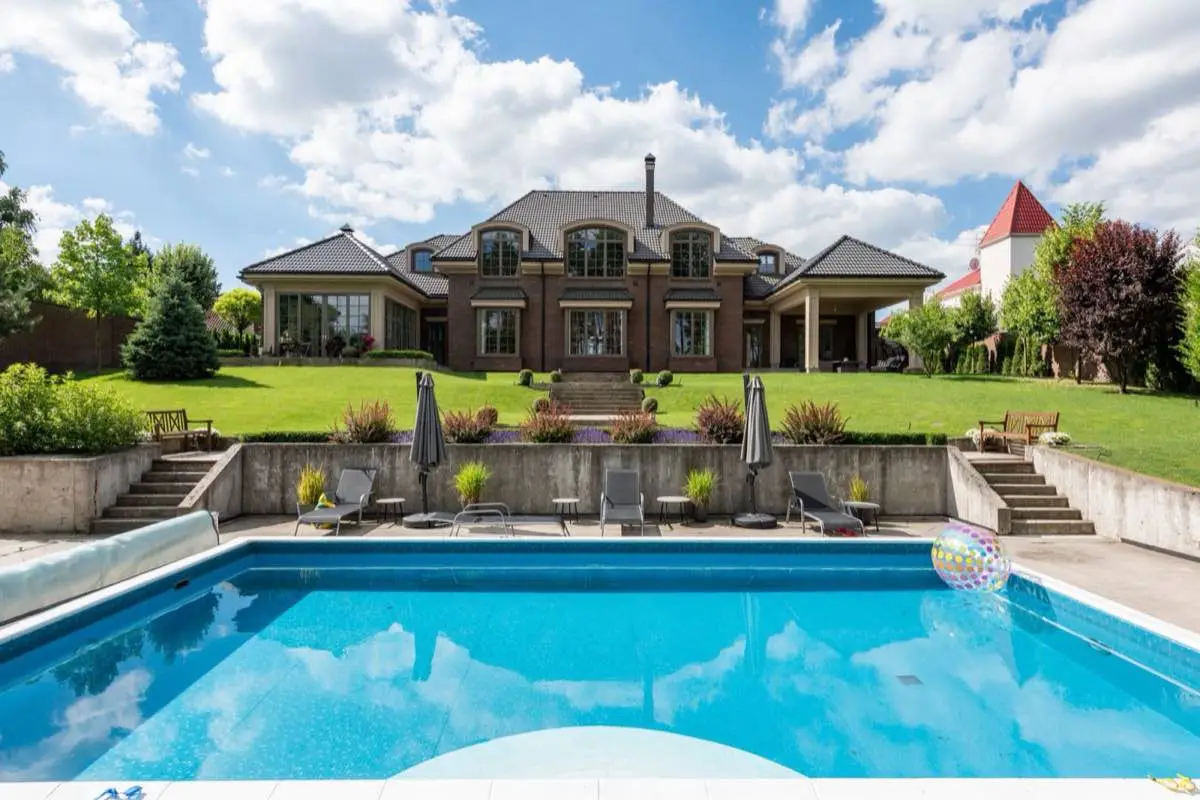 pool in Cape Coral, FL